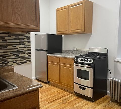 2nd image of 9 Stanton St #B2a