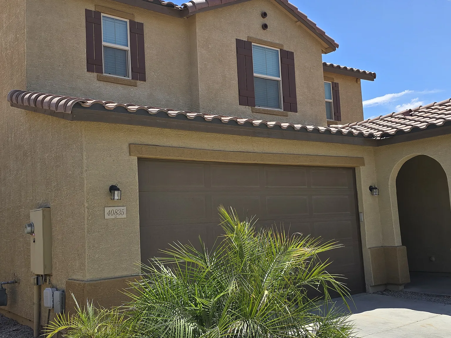 4 bed, 2.5 bath, 2732 sqft, $2,400 — Photo 2