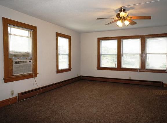 4th image of 900 41st Ave N