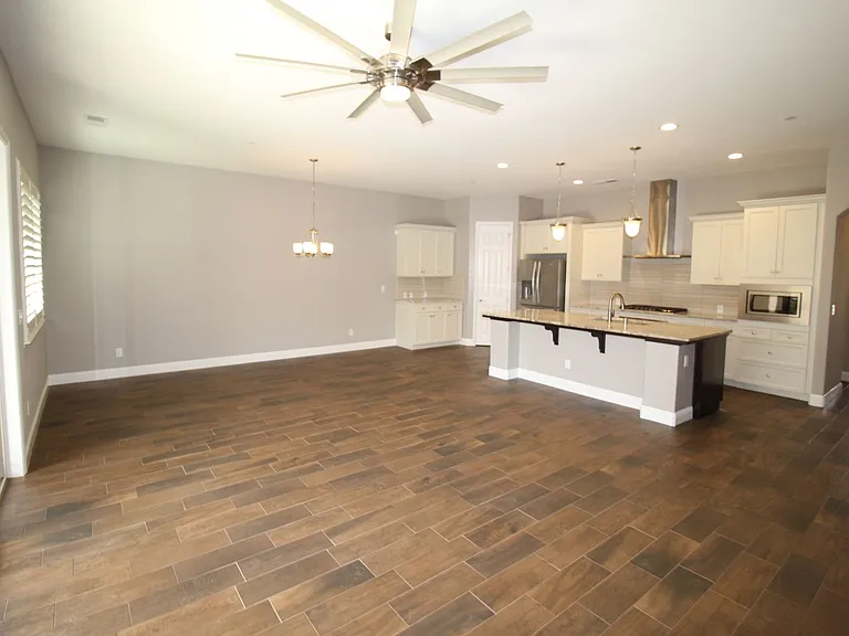 1829 E Bella Rosa Ave — Photo 12