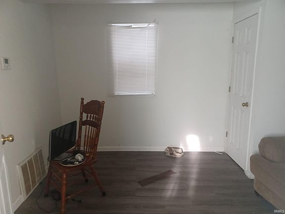4th image of 220 E Florida St