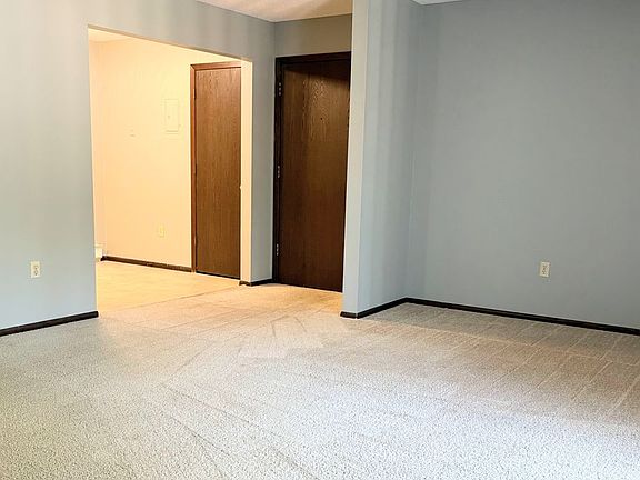 3rd image of 414-418 Allan Ave #6