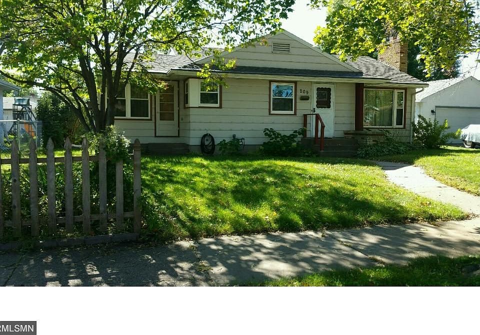 1st image of 209 Douglas St W