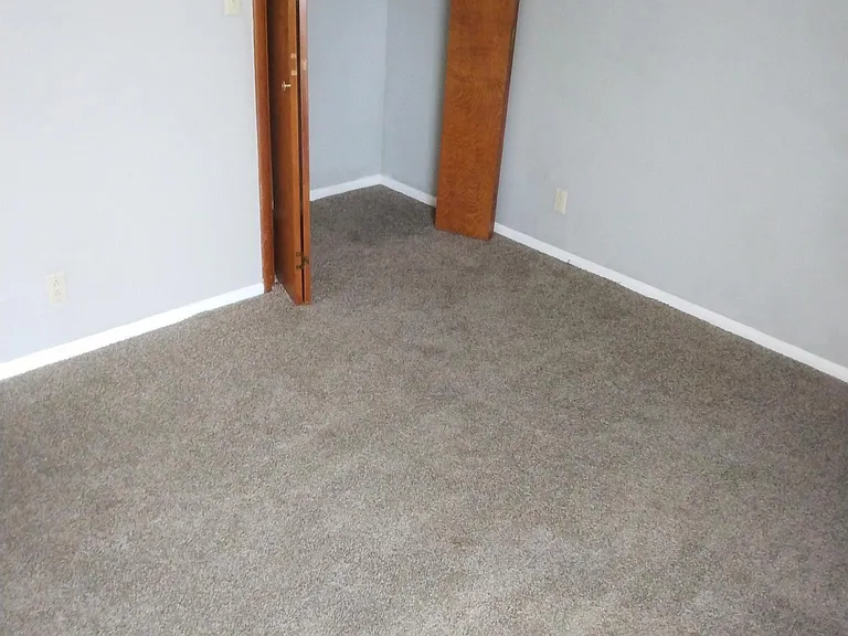 Skyview Court Apartments — Photo 14