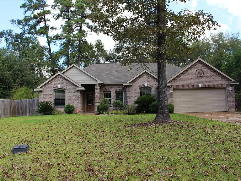 1504 Glen Oaks Dr — Photo 2