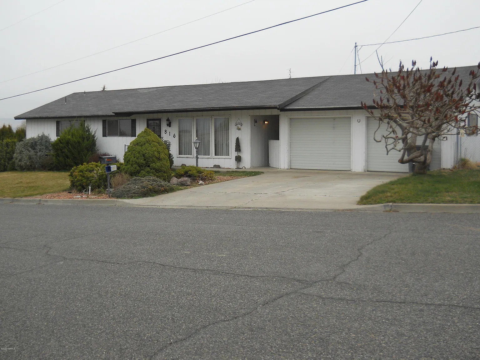816 Upland Dr photo 1