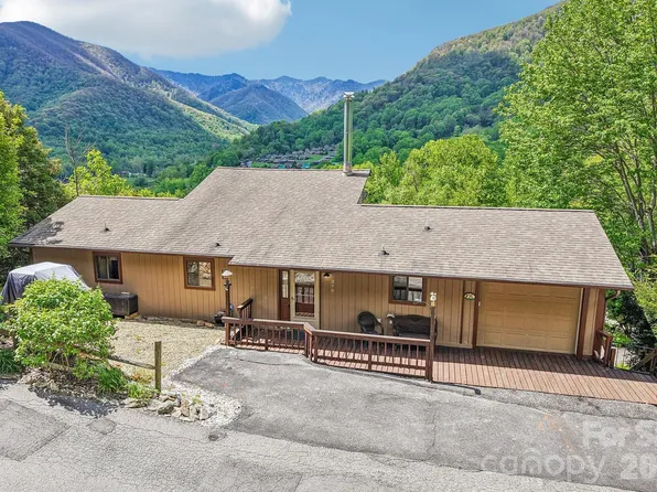 348 Valley Creek Dr, Maggie Valley, NC 28751
