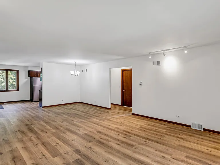 30 Green Oaks Dr — Photo 4