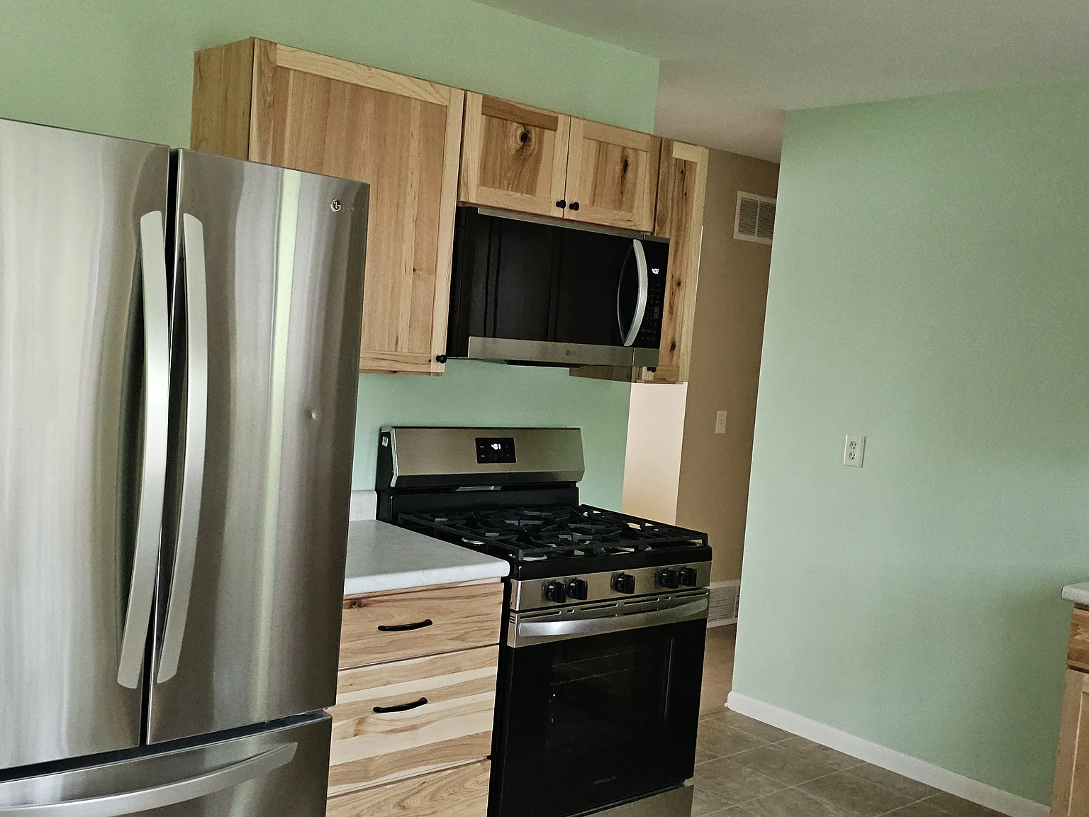 4 bed, 1868 sqft, $2,450 — Photo 3
