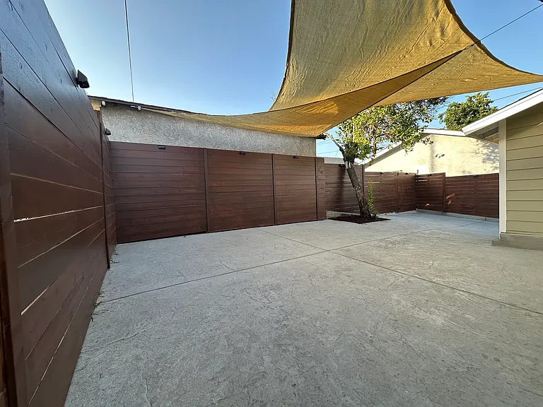 3421 Whiteside St — Photo 25
