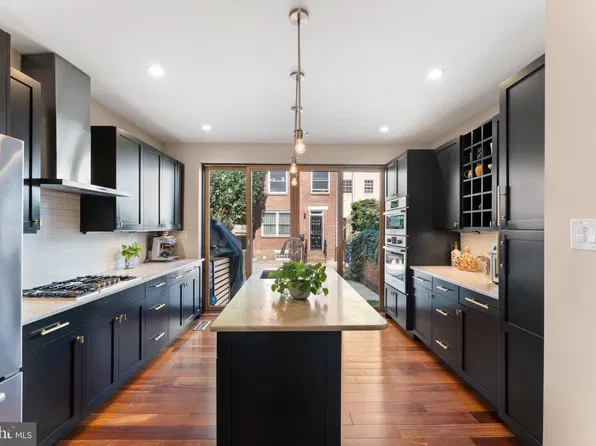 2113 Naudain St, Philadelphia, PA 19146