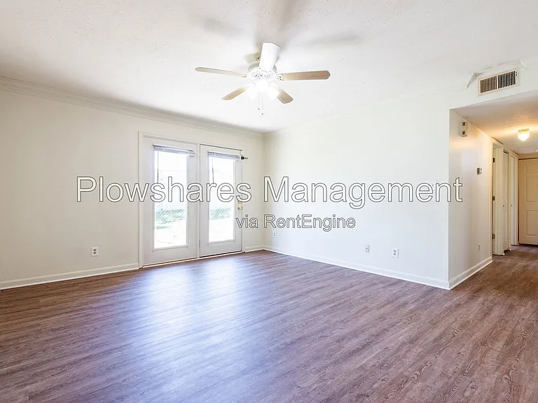 100 E Florence Ave #7 — Photo 4