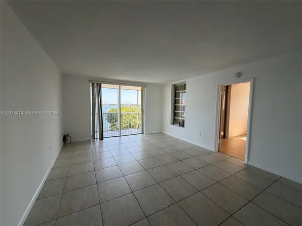 2910 Point East Dr, Aventura, FL