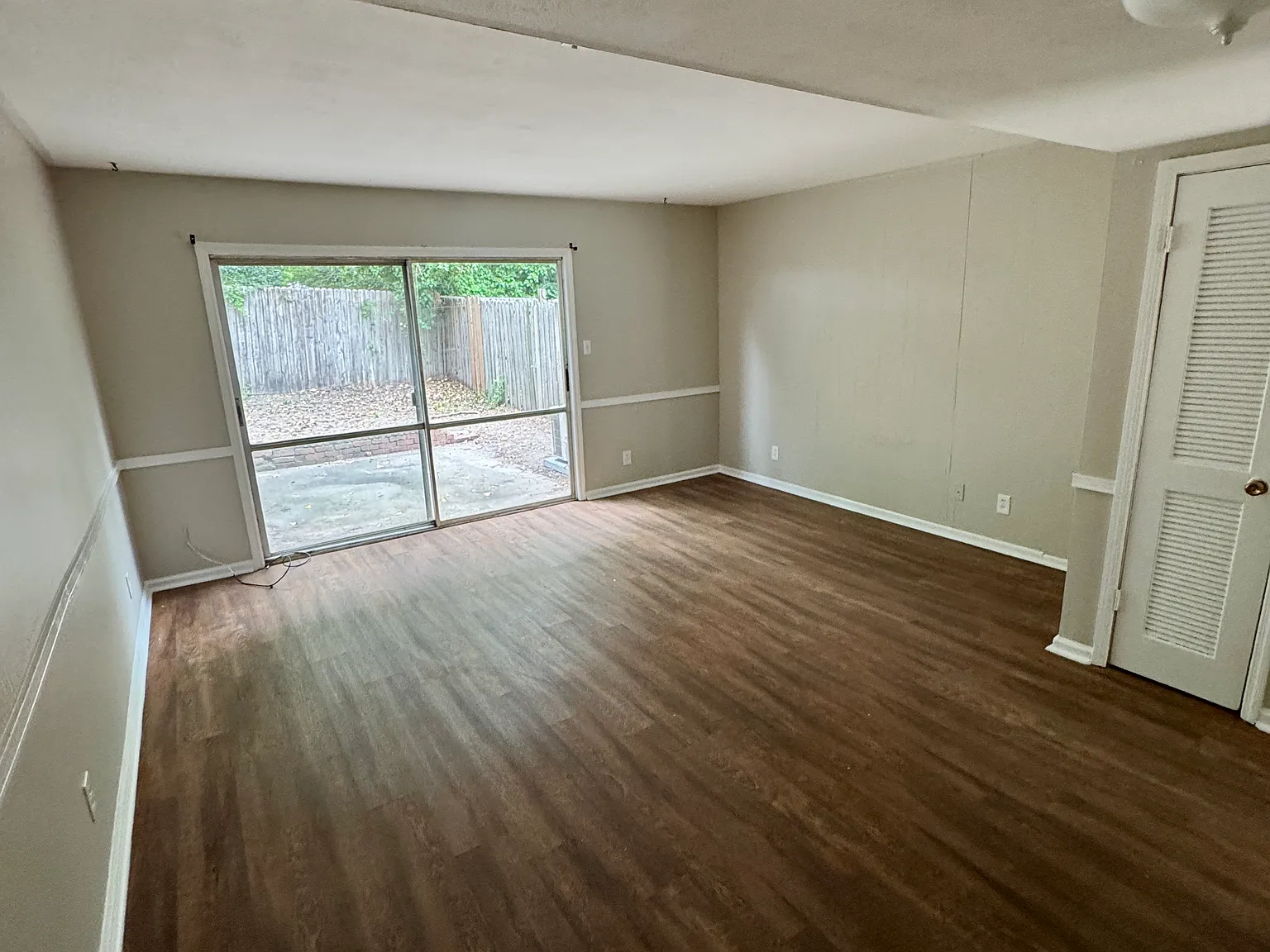 2 bed, 1.5 bath, 1100 sqft, $1,200 — Photo 3