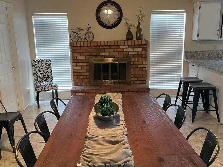 802 W Plata Ave — Photo 4