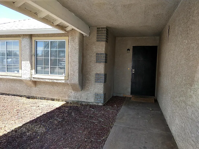 513 E Rolly St — Photo 5