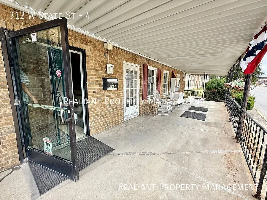 Building Photo - 312 W State St #4