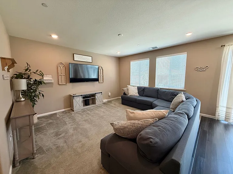 756 Mojave Way — Photo 3