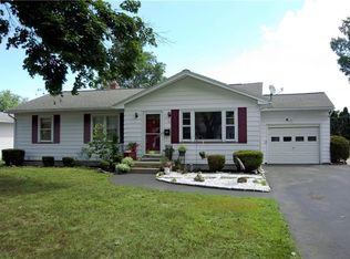 42 Creekside Dr, Rochester, NY 14622