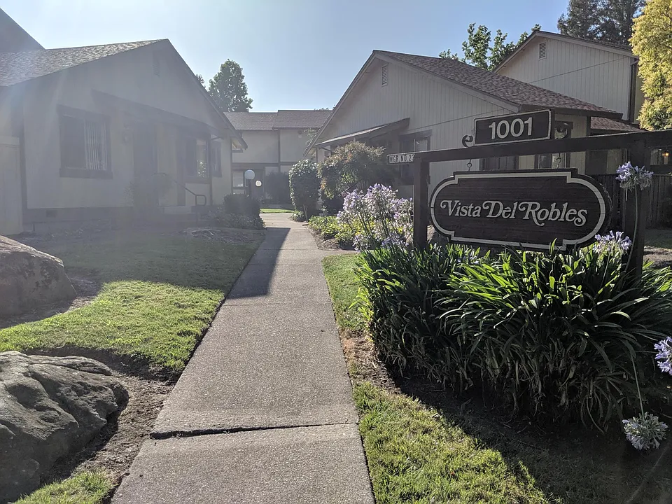 Vista Del Robles Apartments