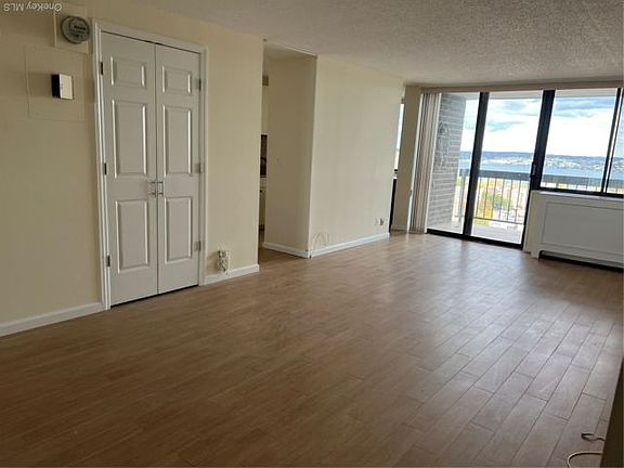 2nd image of 2 Bay Club Dr APT 19Y