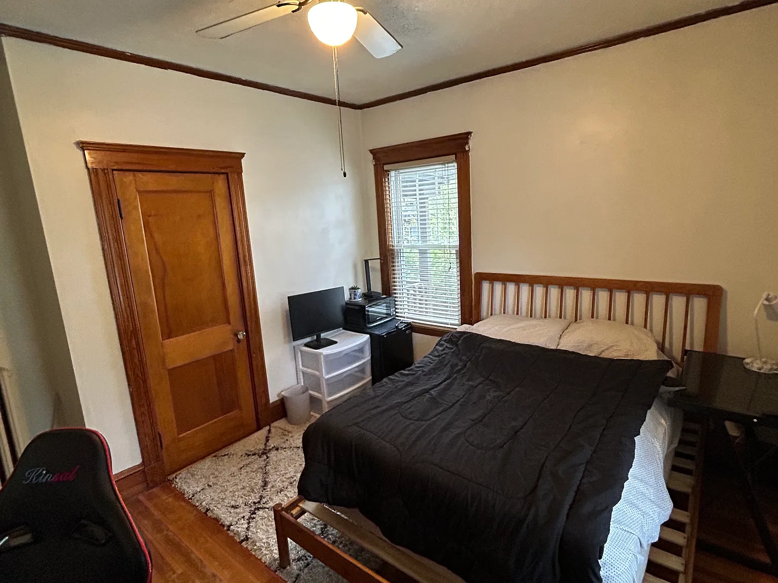 5 bed, $1,300 — Photo 4