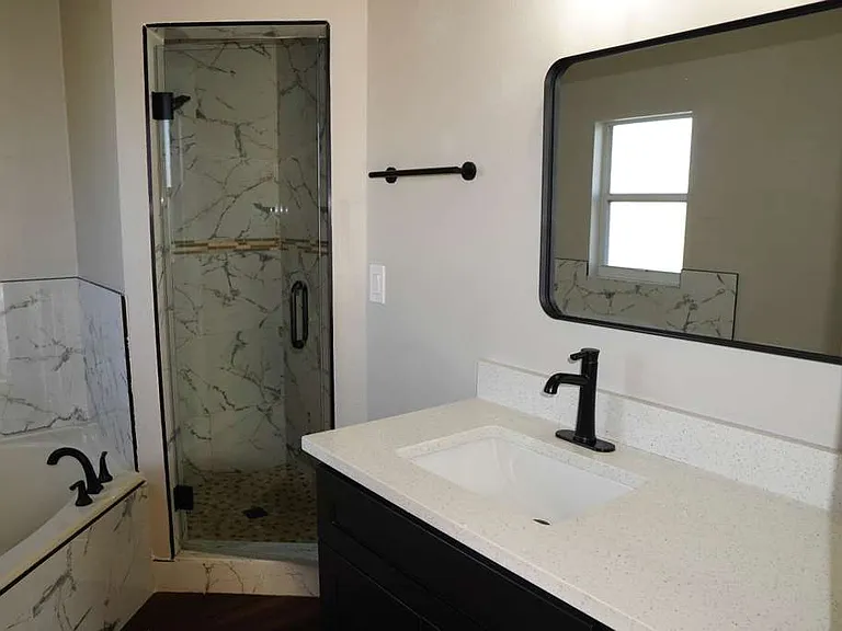 3175 Victoria Dr — Photo 7