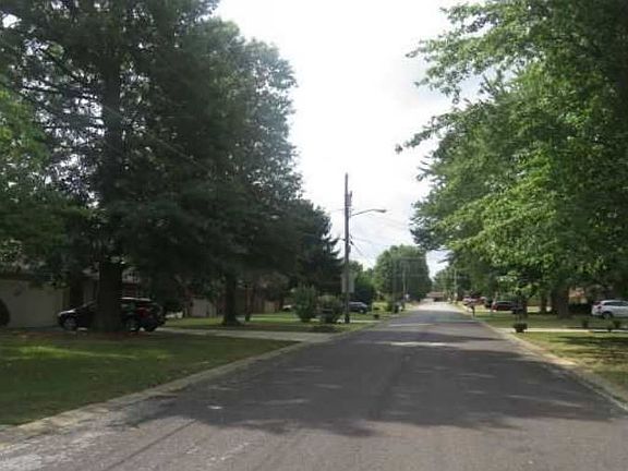Exterior Neighborhood (street photo)