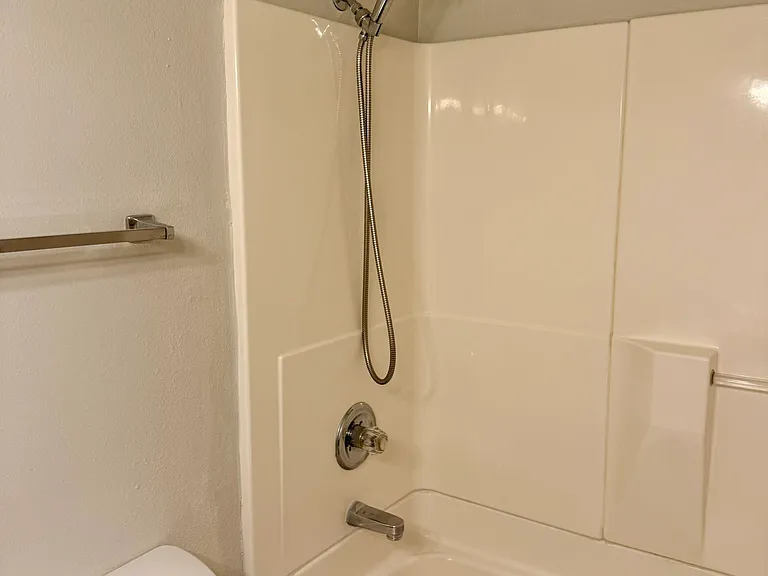 515 E Burlington St #3S — Photo 20
