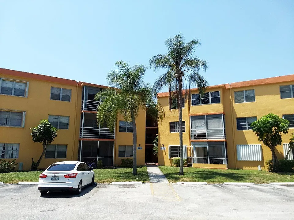 4394 NW 9th Ave #3-C