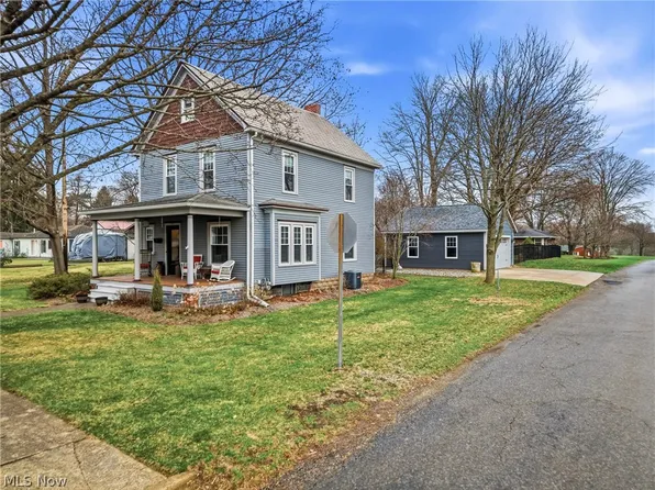 255 Walnut St, Leetonia, OH 44431