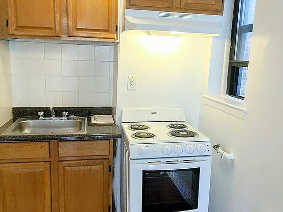 4th image of 515 E 83rd St #4D