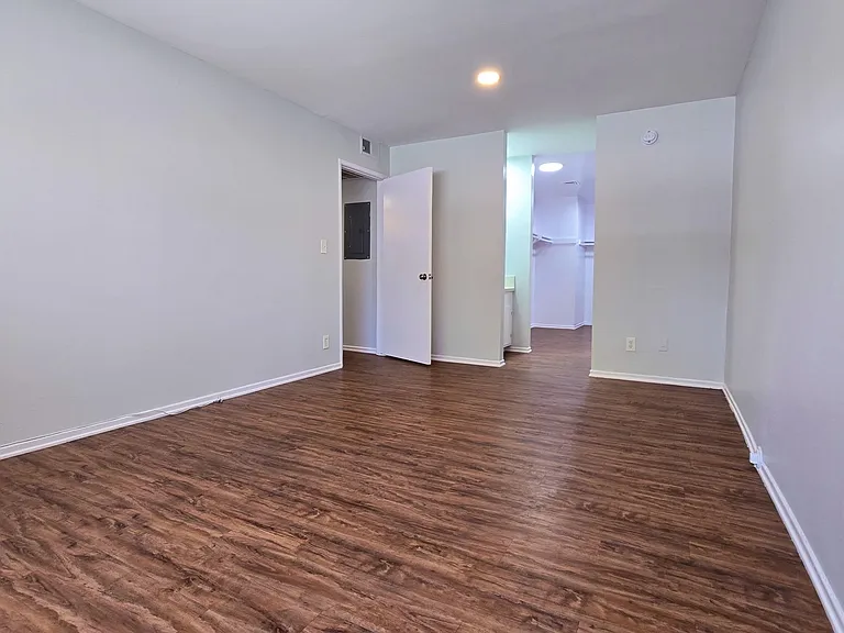 18411 Vincennes Street — Photo 102