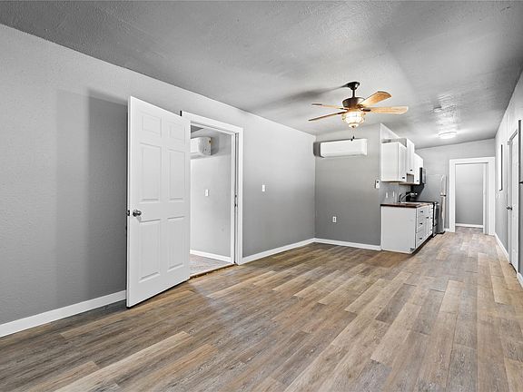 4th image of 1910 Stringtown Rd