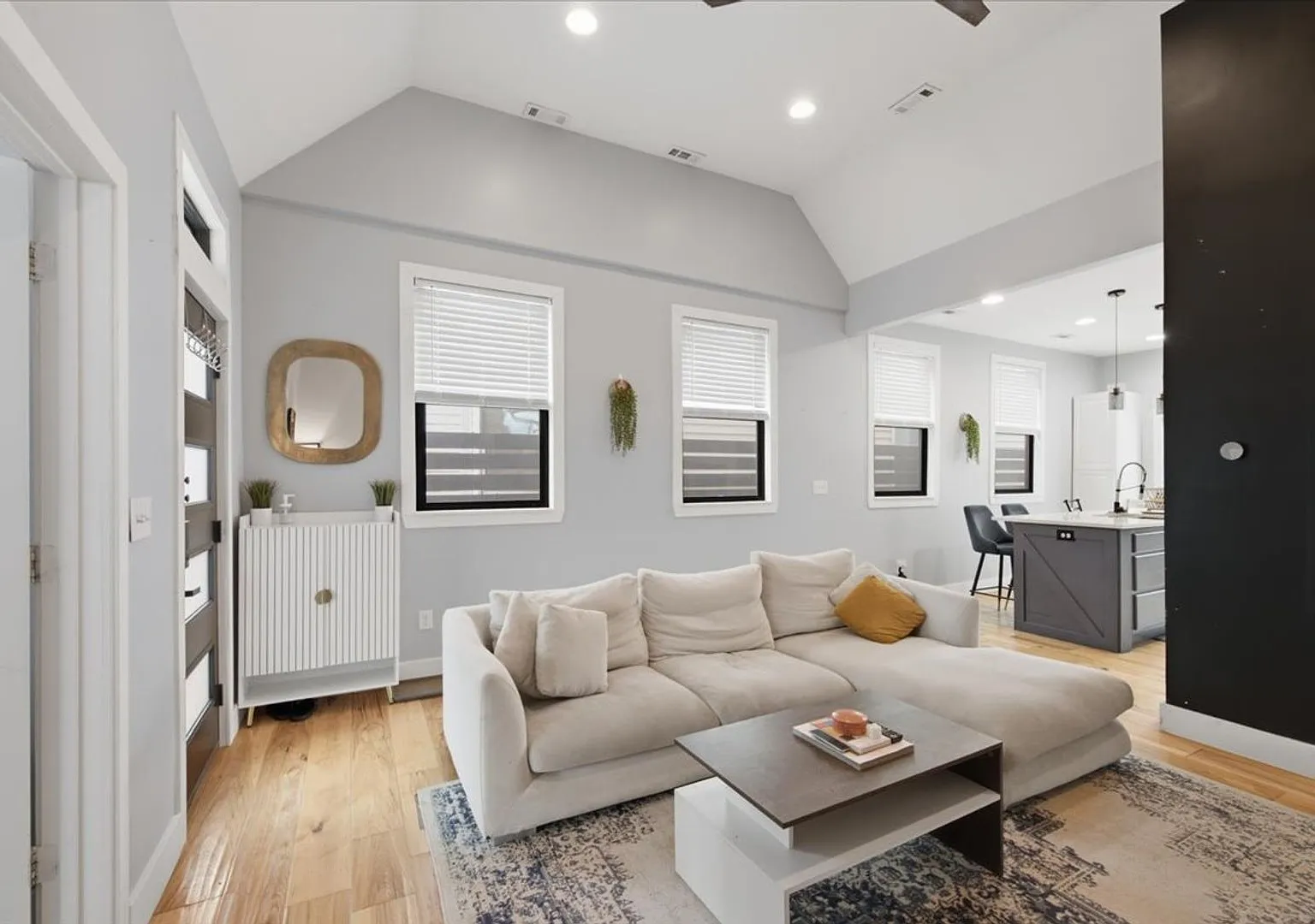 1605 English Avenue - $2700.00/Mo Fully Furnished — Photo 3