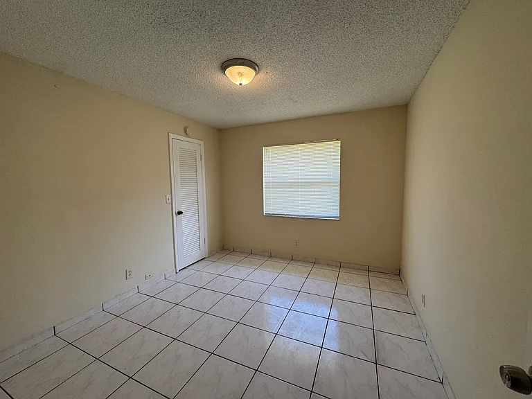 4371 Riverside Dr #D — Photo 6