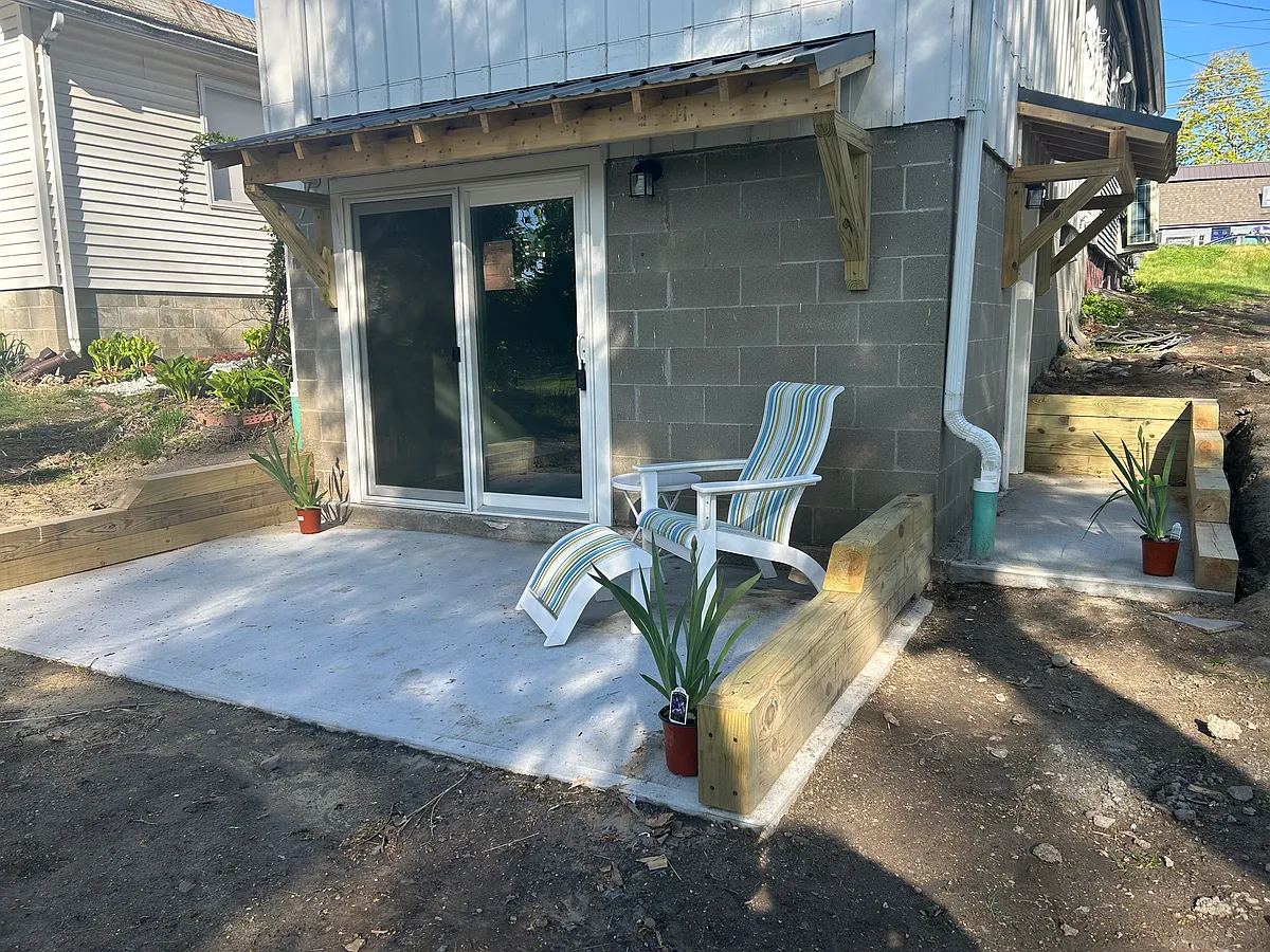Building Photo - 249 Bridge St #B