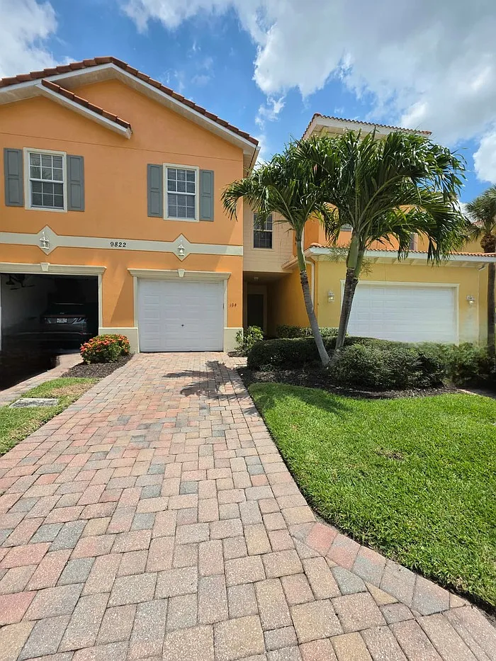 3 bed, 2.5 bath, 1901 sqft, $1,875 — Photo 2
