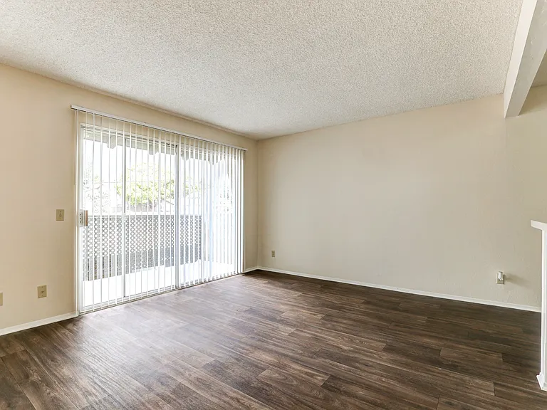 1575 Oak Apartment Homes — Photo 13