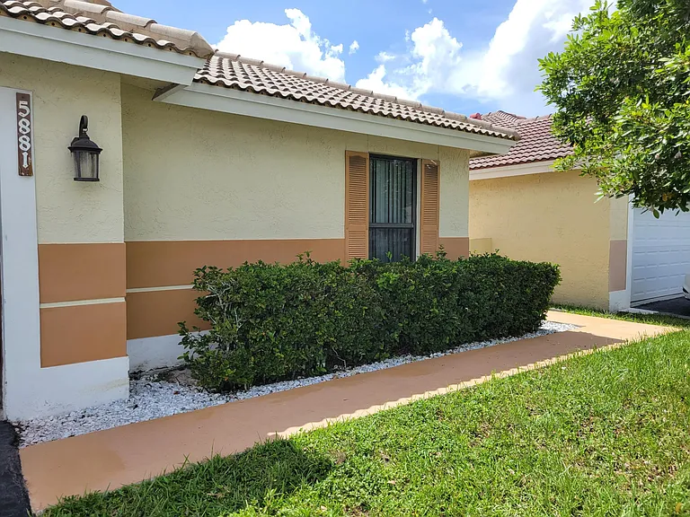 5881 Chester Ln — Photo 2