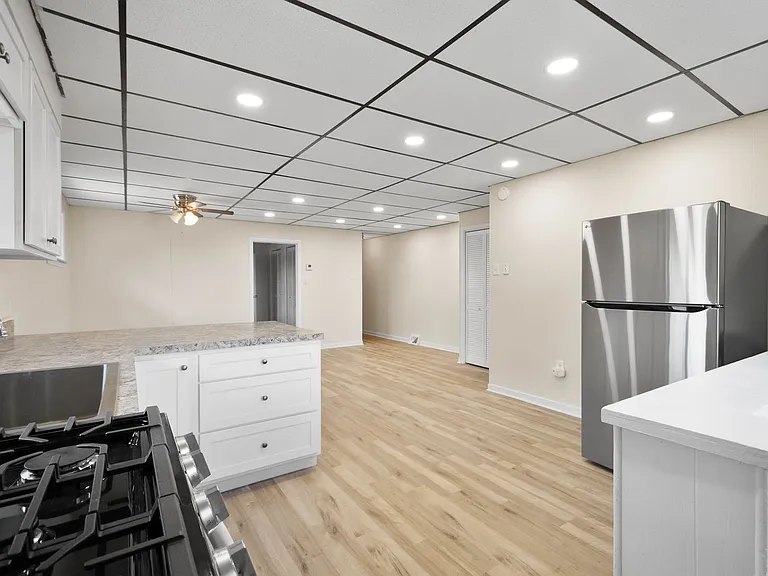 2405 Arlington Ave — Photo 10