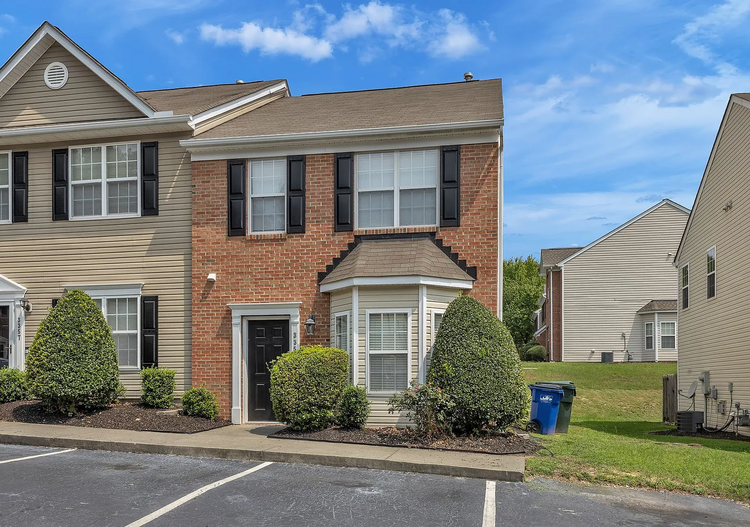 Townhome close to WakeMed: Available Now! — Photo 2