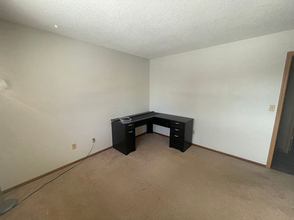 2nd image of 8232 Jasmine Ave S