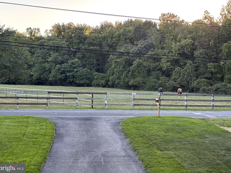 2nd image of 5084 Mountain Rd