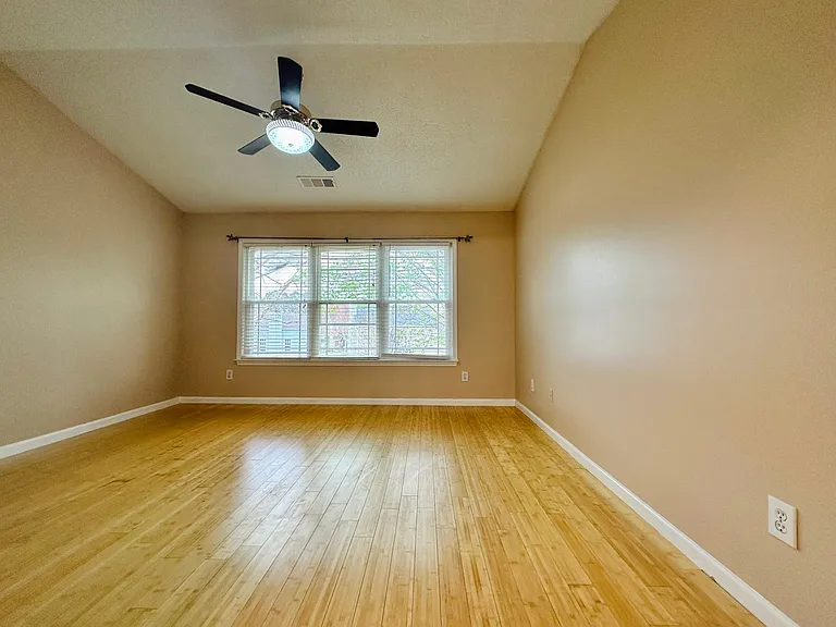 4208 Pentworth Ln NW — Photo 16