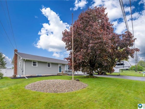 677 English Rd, Bath, PA 18014