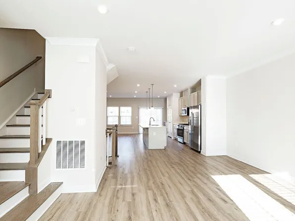 2045 Landon Ln, Charlottesville, VA 22911