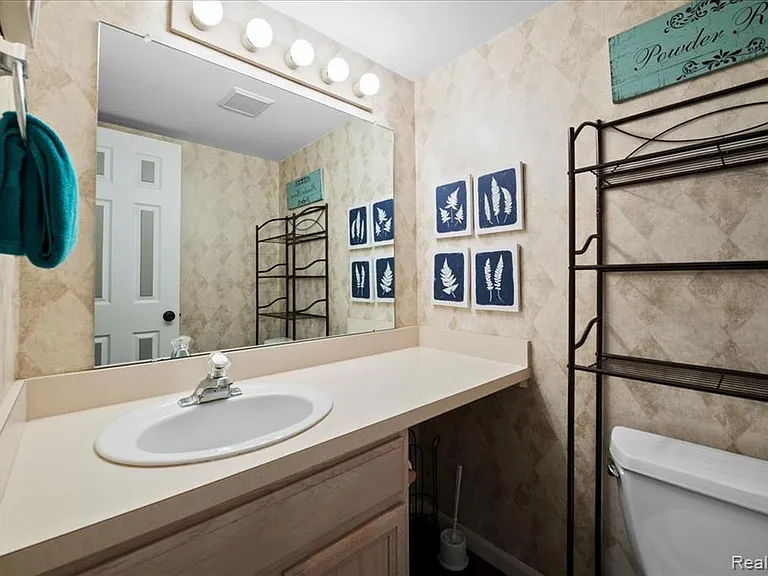 1652 Bennington Ct — Photo 17