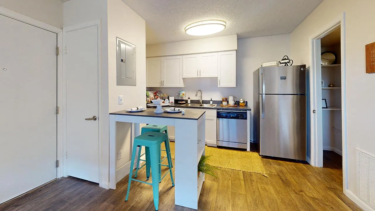 Somerset Apartments — Photo 3