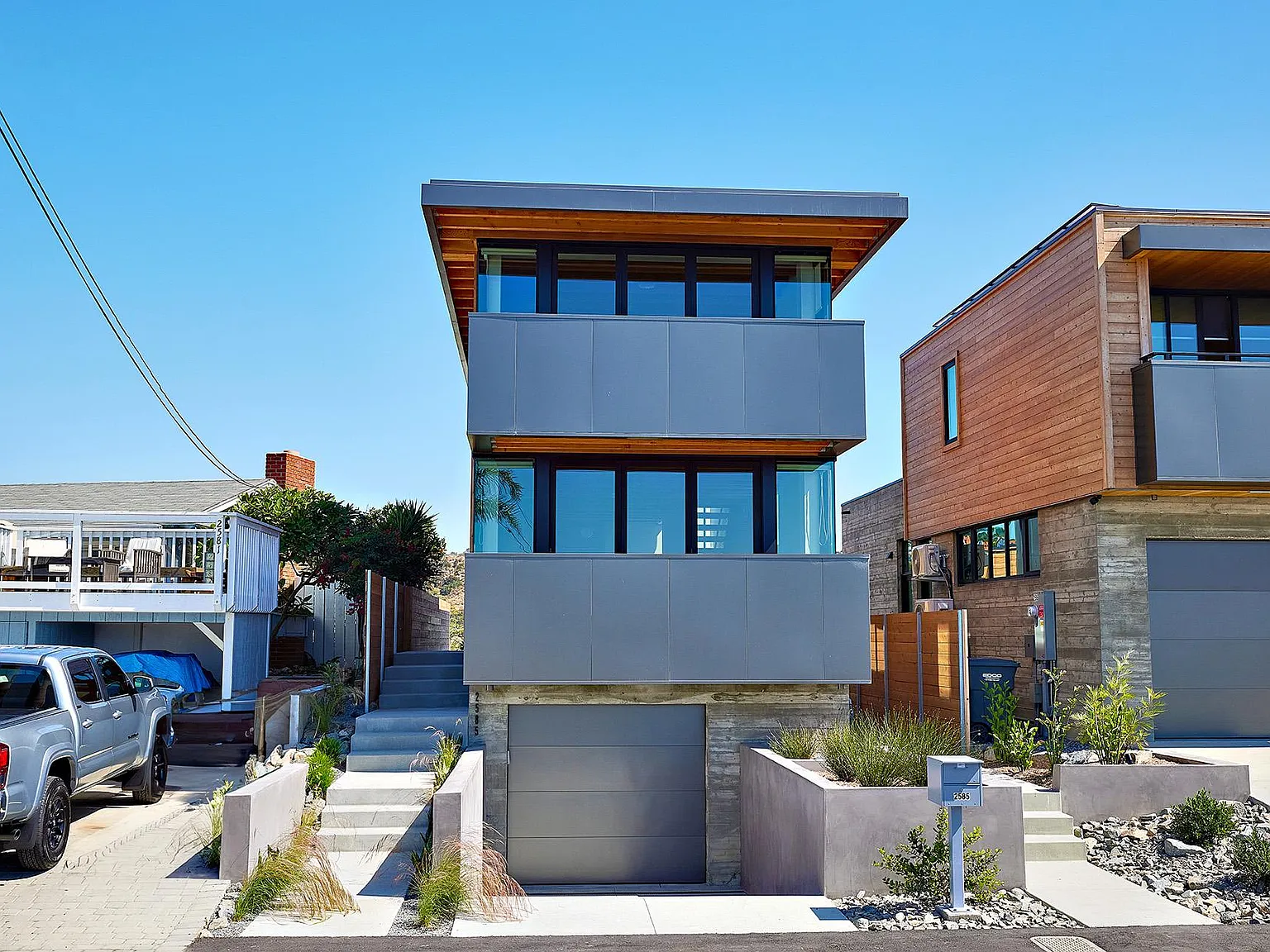 2585 Montgomery Ave — Photo 4